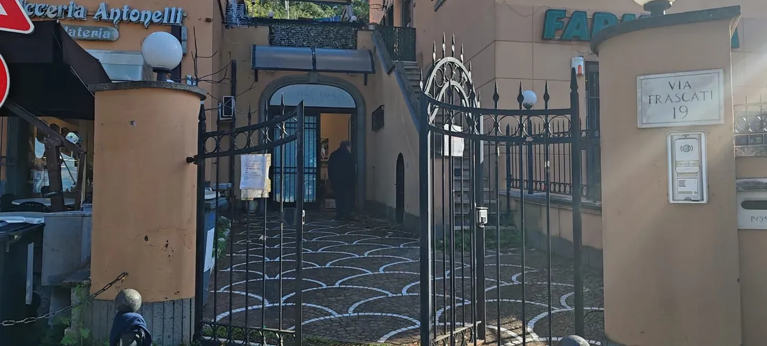 Ingresso dello studio in Via Frascati