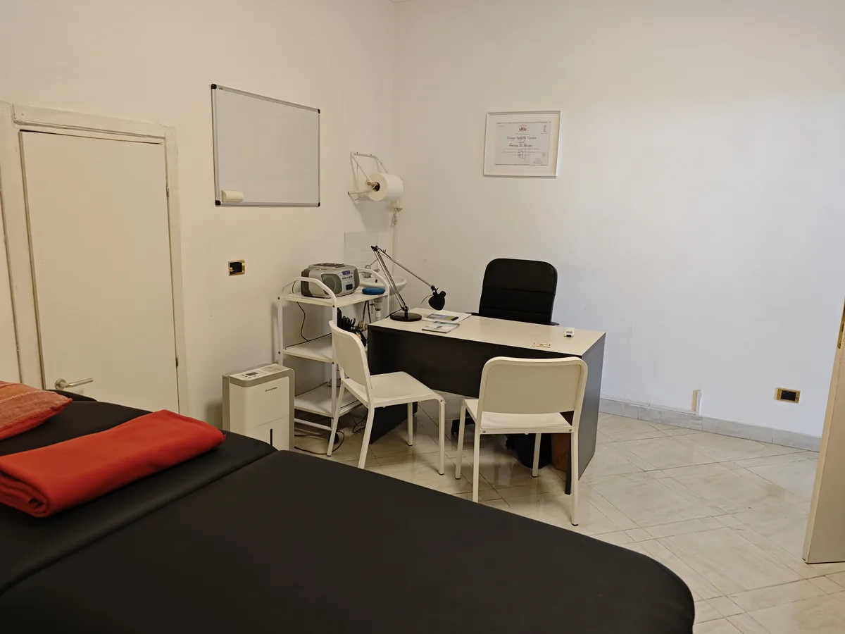 Studio Reiki con lettino e area di ascolto